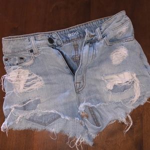 Urban Outfitters BDG high-rise Dree cheeky light wash jeans shorts. Size 24